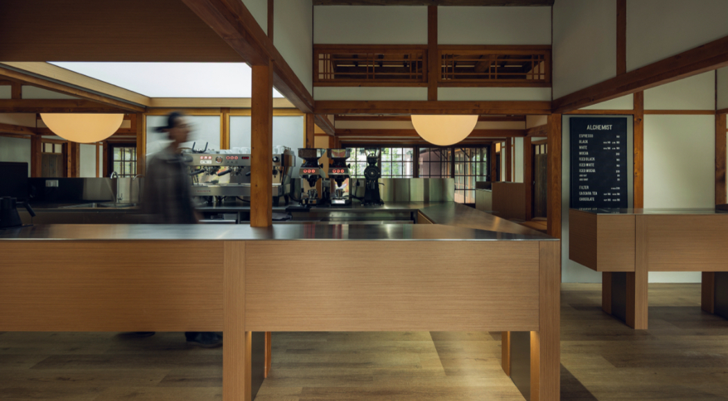 【編輯探店】精品咖啡Alchemist進駐古亭日式老屋！自家烘焙豆、咖啡渣再生家具等5大亮點