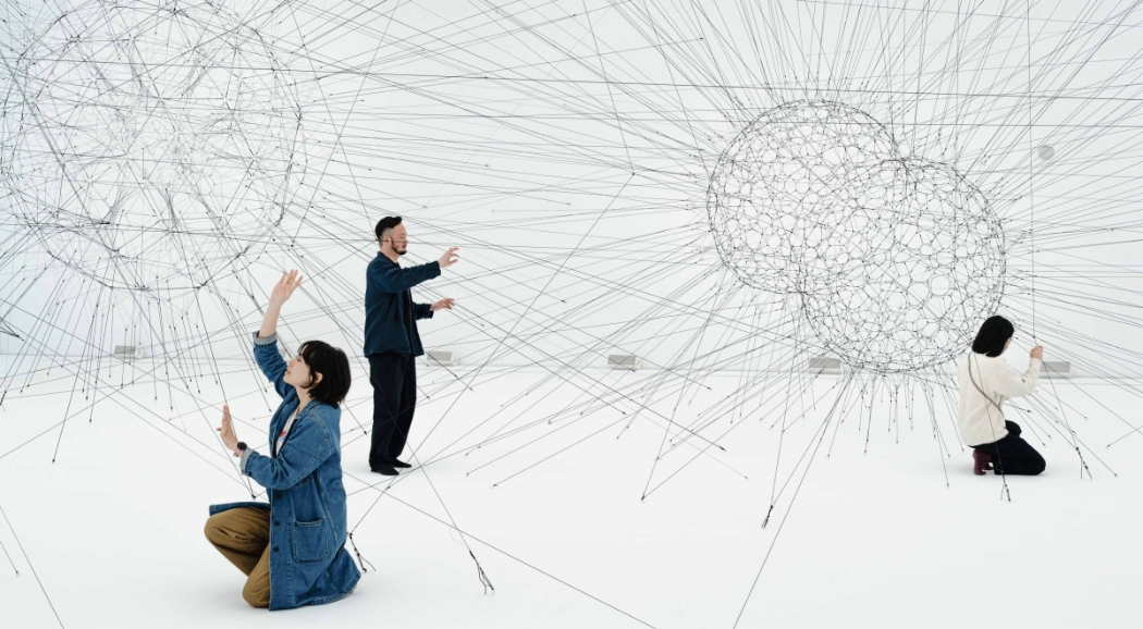 專訪阿根廷藝術大師托馬斯．薩拉切諾Tomás Saraceno：撥弄宇宙的絲網體驗蜘蛛感知，在新北市美術館飛向未來大氣世