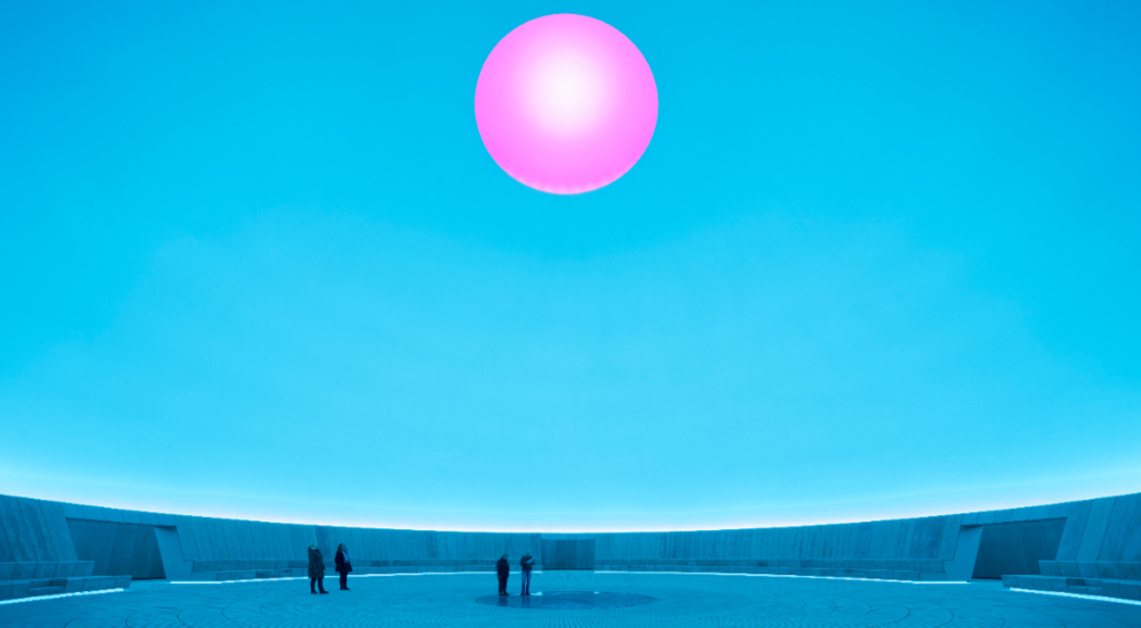 James Turrell最大規模「Skyspace」作品亮相！走進丹麥ARoS美術館，感受光、色彩與天空交織的靜謐體驗