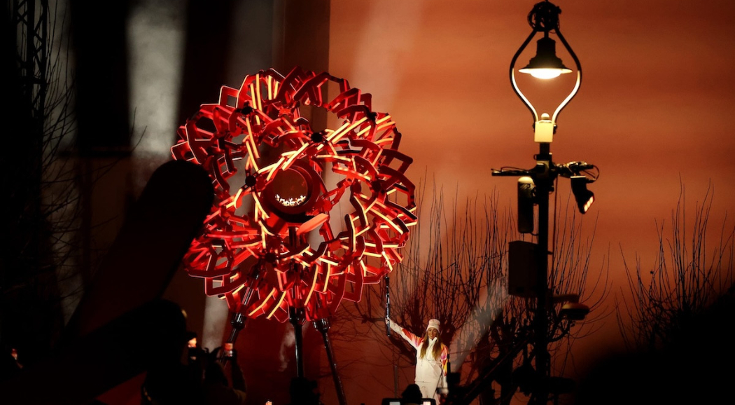 2026米蘭冬奧聖火台設計！可自由開闔的日光寶盒，結構重現「達文西繩結」幾何與自然交織之美