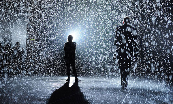 下雨不愁 人造雨室體驗科技力量