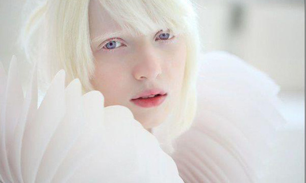 白雪精靈 Nastya Zhidkova清新脫俗的白子模特兒