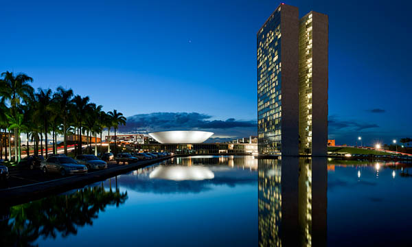 巴西利亞的奇幻旅程《Andrew Prokos》