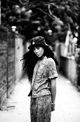 LaVie New Collection Stussy Women 春季系列 - 華麗元素與經典休閒剪裁的完美結合