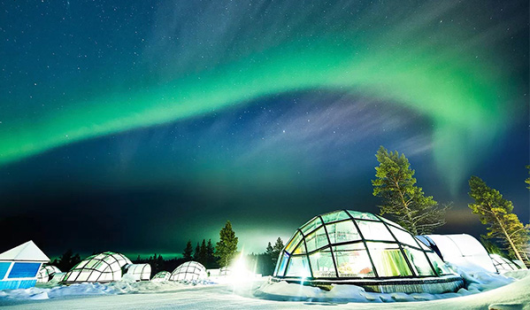 水晶玻璃屋讓我們一起躺著看極光