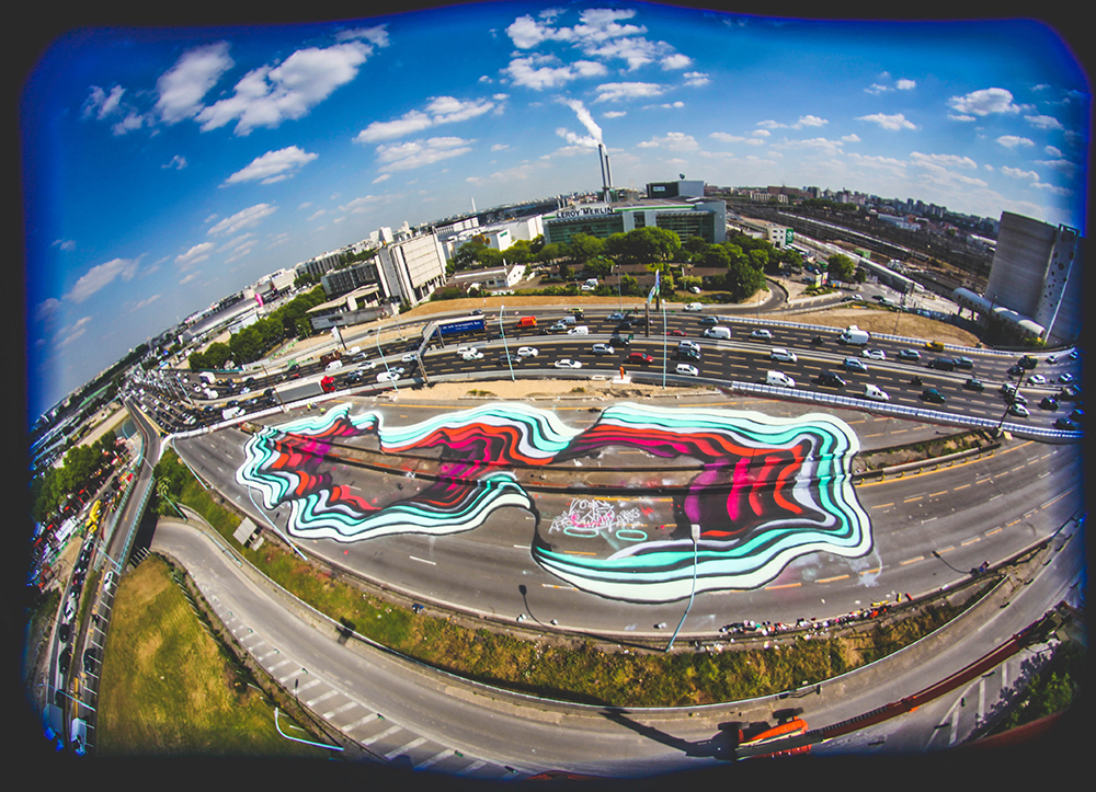 你沒看錯，德國藝術家在巴黎製造了一個火山口！