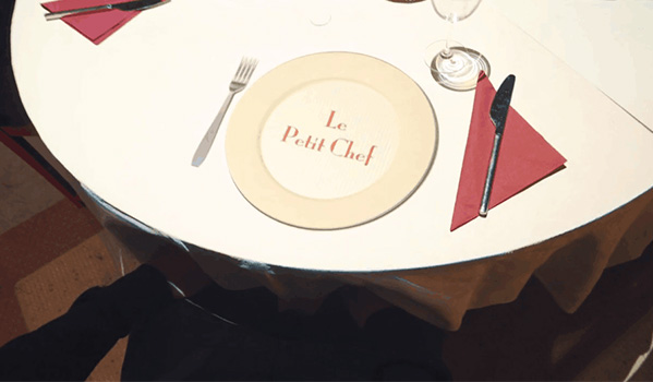 【影】投影餐點當前菜，主廚真的「上桌」來做菜！