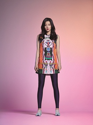 adidas Originals完美詮釋現代運動的時尚美學 再度聯名「數位印花女王」Mary Katrantzou adidas Originals完美詮釋現代運動的時尚美學 再度聯名「數位印花女王」Mary Katrantzou