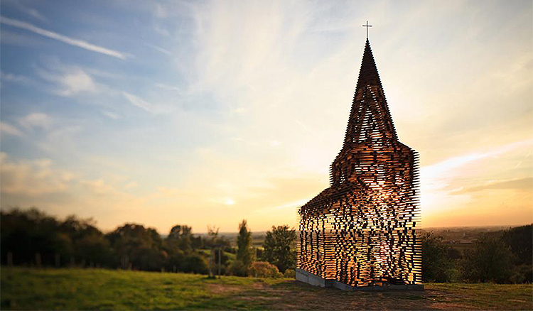 在比利時看見神蹟！每個角度都不同的「字裡行間」教堂