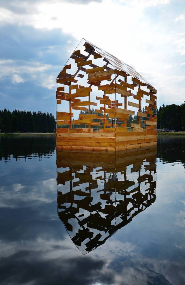 Walden Raft湖中小屋