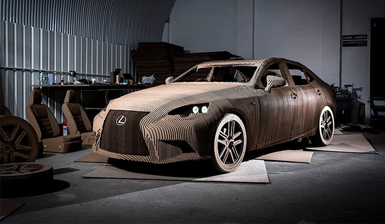 【影片】他真的可以開！Lexus手工打造1：1比例IS瓦楞紙房車 你敢坐上去嗎？