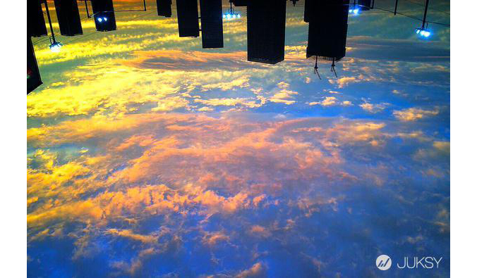 把晚霞的天空照片倒過來 看起來就像宇宙一樣!