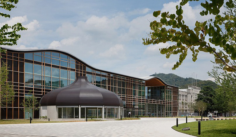 全世界最不孤獨的圖書館!建築大師伊東豊雄操刀岐阜市媒體中心成「大家的森林」書香空間_05 全世界最不孤獨的圖書館!建築大師伊東豊雄操刀岐阜市媒體中心成「大家的森林」書香空間_05