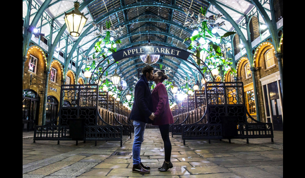 10萬顆燈泡組成柯芬園的聖誕榭寄生