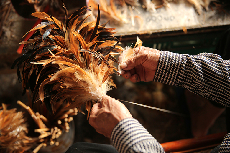 慢工出細活，用傳承超過一甲子的老方法，每天只能製作約20 多支成品。