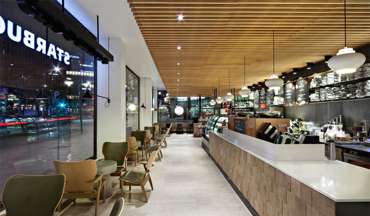 滿是芬蘭經典設計的星巴克─Stockmann Academic Bookstore