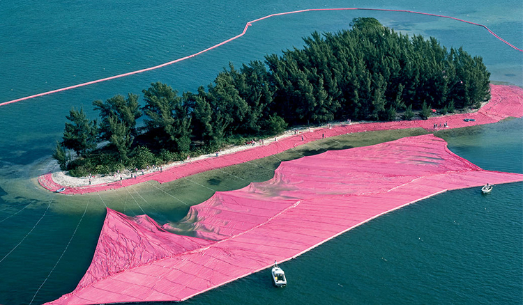 傳奇地景藝術家Christo and Jeanne-Claude的包覆藝術8+！將德國國會大廈、凱旋門等景觀打包裝置藝術_04