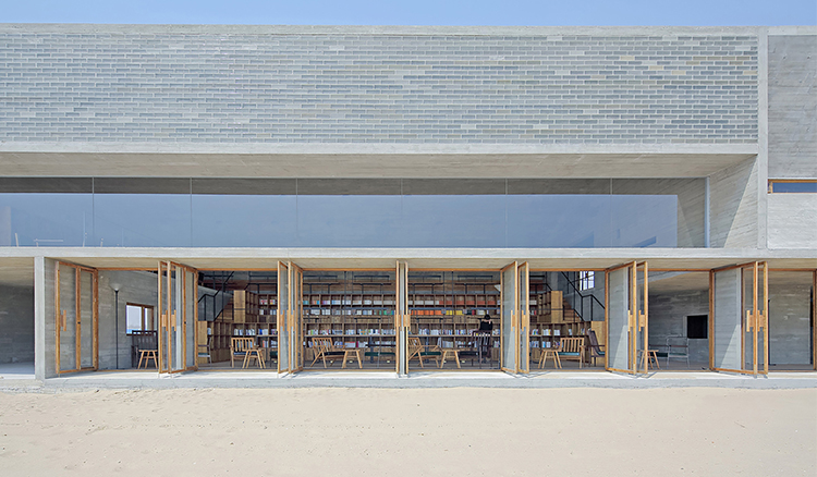 中國秦皇島「三聯書店海邊公益圖書館」遺世獨立的海邊書香建築_03