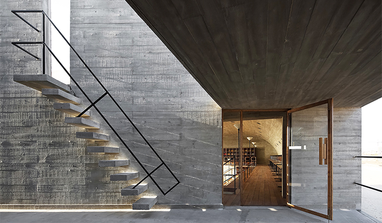 中國秦皇島「三聯書店海邊公益圖書館」遺世獨立的海邊書香建築_09