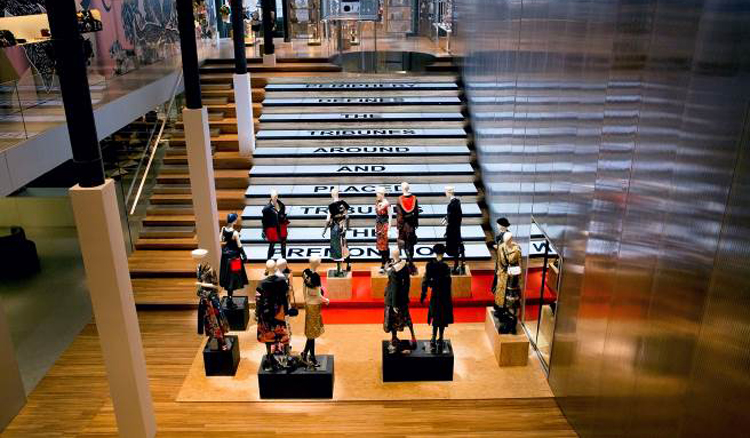 PradaVision裝置展