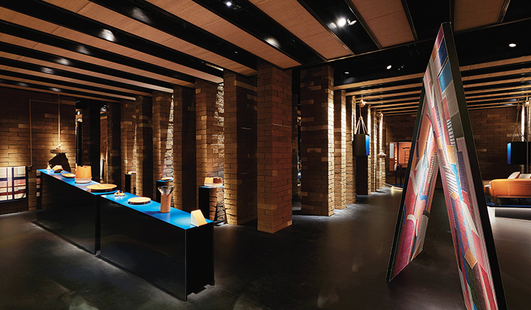 HERMÈS 用劇院中的建築表現生活和諧之美