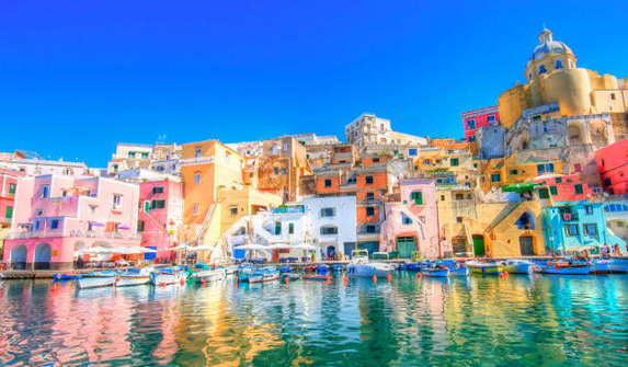 蛻去千篇一律的灰色調！30 個調色盤上的七彩城市