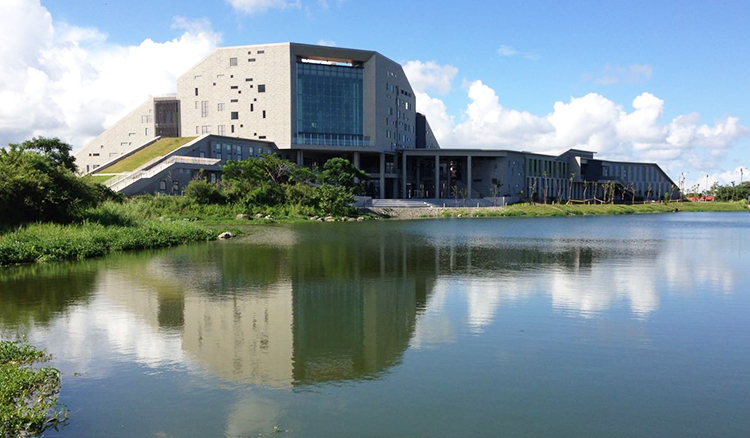 台灣不可錯過的金字塔景觀－夏日必訪的台東大學圖書館
