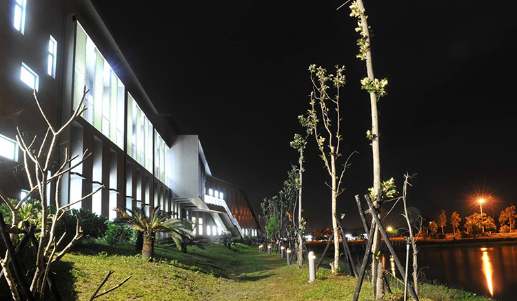 台灣不可錯過的金字塔景觀－夏日必訪的台東大學圖書館