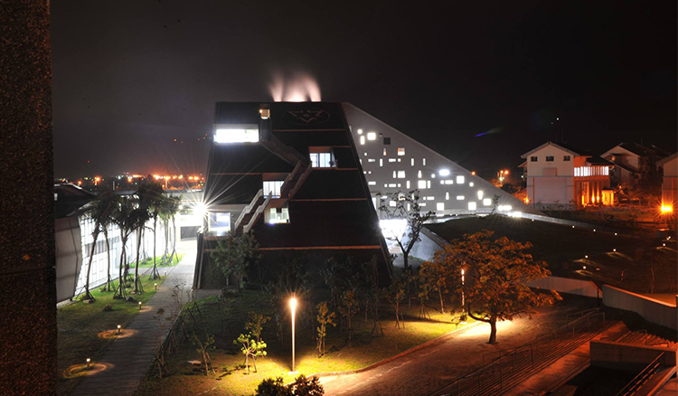 台灣不可錯過的金字塔景觀－夏日必訪的台東大學圖書館