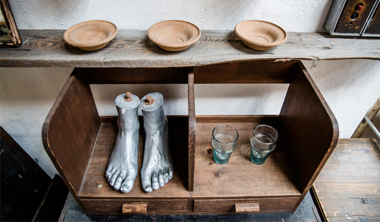 台北六張犁選物店「古道具Delicate antique」！鐵皮老倉庫變身純白侘寂美學選物店_05