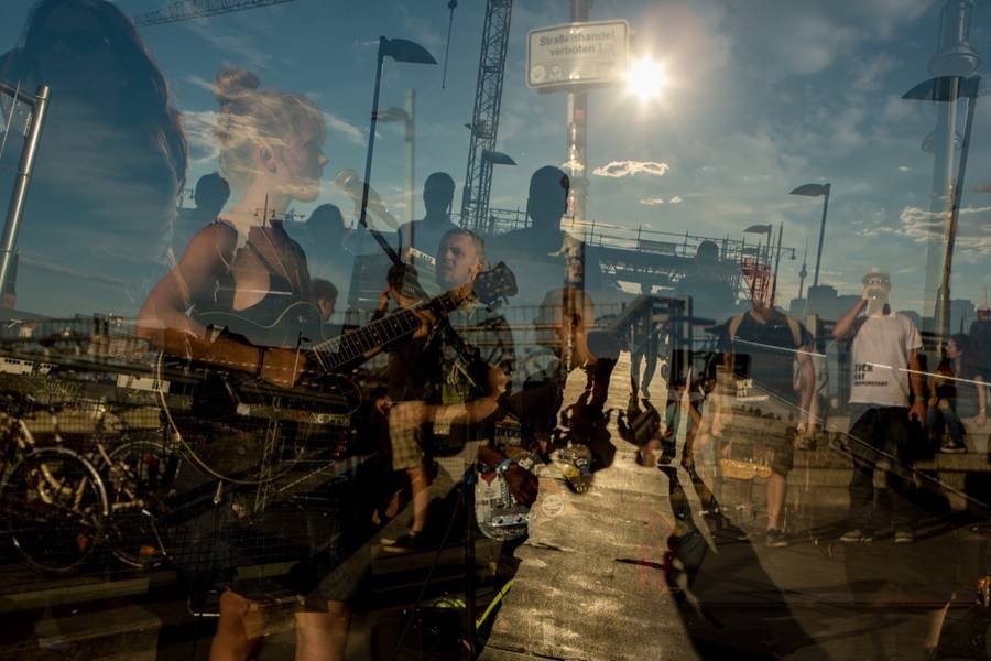 層層疊疊重曝大城市風景！攝影師將世界疊在底片裡！