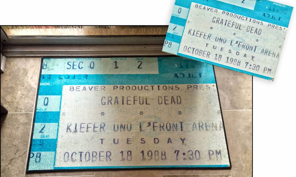 連腳踏墊也很有個人特色，把心愛的票券客製成doormat