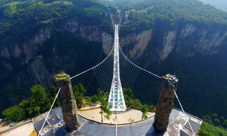 就算懼高也要去！全世界最長最高的張家界玻璃橋已開放