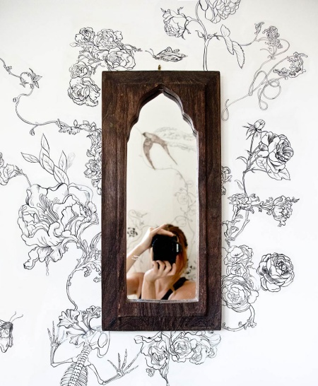 自己就是壁貼製造機！服裝設計師的「超牆」房間佈置