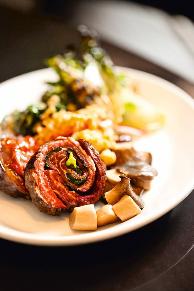 【歡迎光臨打烊餐廳】Ad Hoc餐廳:傳達餐廳哲學的員工料理 ─ 側腹橫肌牛排捲碳燒青蔥_02 【歡迎光臨打烊餐廳】Ad Hoc餐廳:傳達餐廳哲學的員工料理 ─ 側腹橫肌牛排捲碳燒青蔥_02