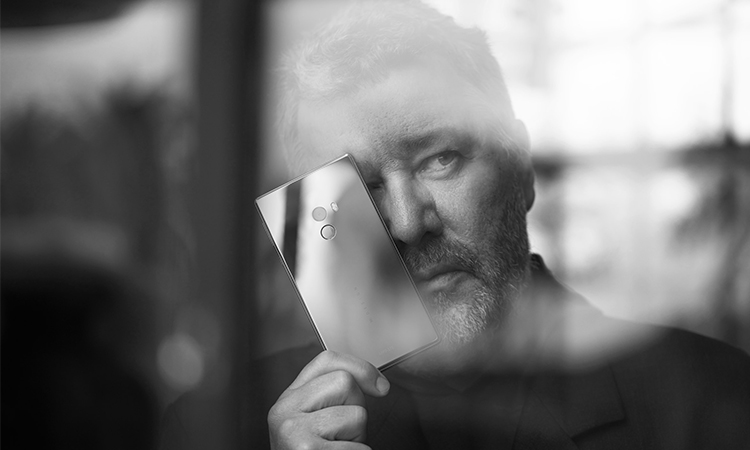 【影片】Philippe Starck為小米設計最新手機！近100%全螢幕陶瓷概念機上市