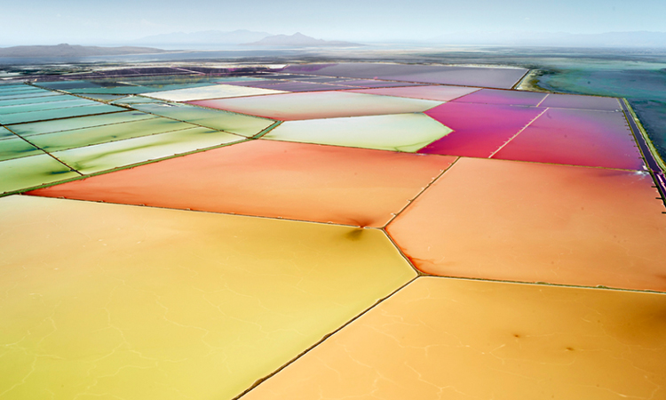 夢幻鹽田猶如上帝手中的調色盤！加拿大攝影師記錄真實存在的大地美景