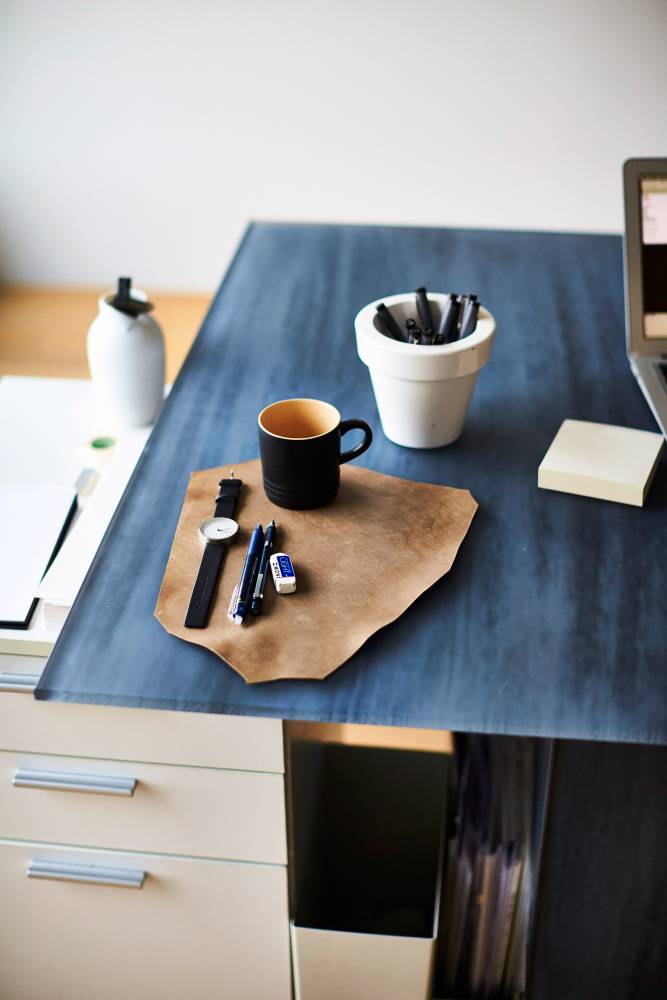 安藤忠雄、原研哉的工作室長什麼樣？澳洲攝影師帶你一次逛遍日本設計名家工作秘密基地Nendo的佐藤大似乎已經很習慣讓媒體拍攝工作室。