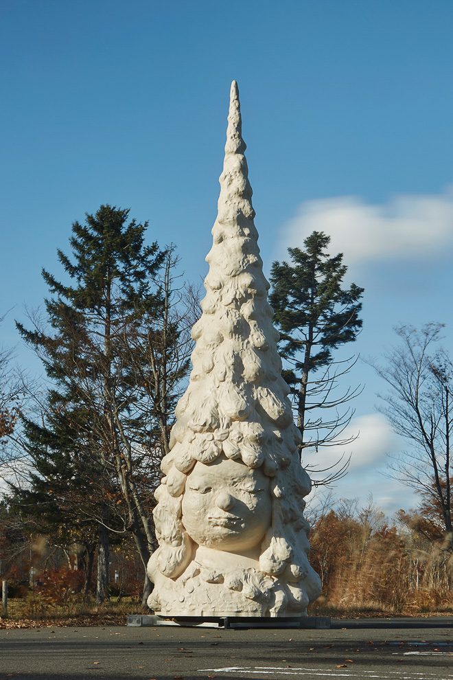 奈良美智雕塑新作獻給青森縣立美術館！「森の子」慶賀開館10周年5