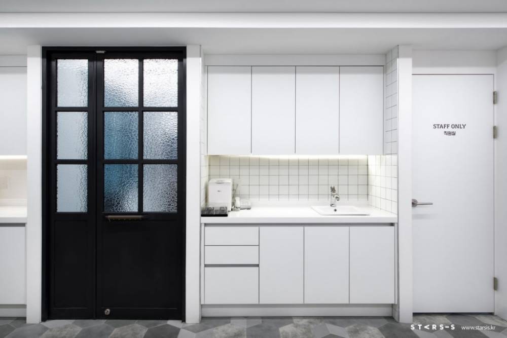 看牙不再恐懼！首爾溫暖人心的復古牙醫診所讓看牙像待咖啡館！_08