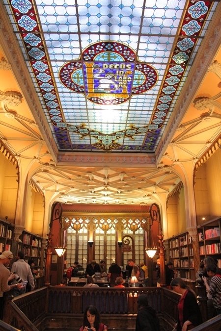 《哈利波特》霍格華茲靈感來源!走訪葡萄牙必賞全球最美書店「萊羅書店」等三大藝術建築_07 《哈利波特》霍格華茲靈感來源!走訪葡萄牙必賞全球最美書店「萊羅書店」等三大藝術建築_07