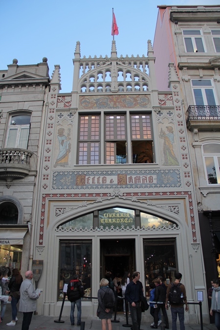 《哈利波特》霍格華茲靈感來源!走訪葡萄牙必賞全球最美書店「萊羅書店」等三大藝術建築_06 《哈利波特》霍格華茲靈感來源!走訪葡萄牙必賞全球最美書店「萊羅書店」等三大藝術建築_06