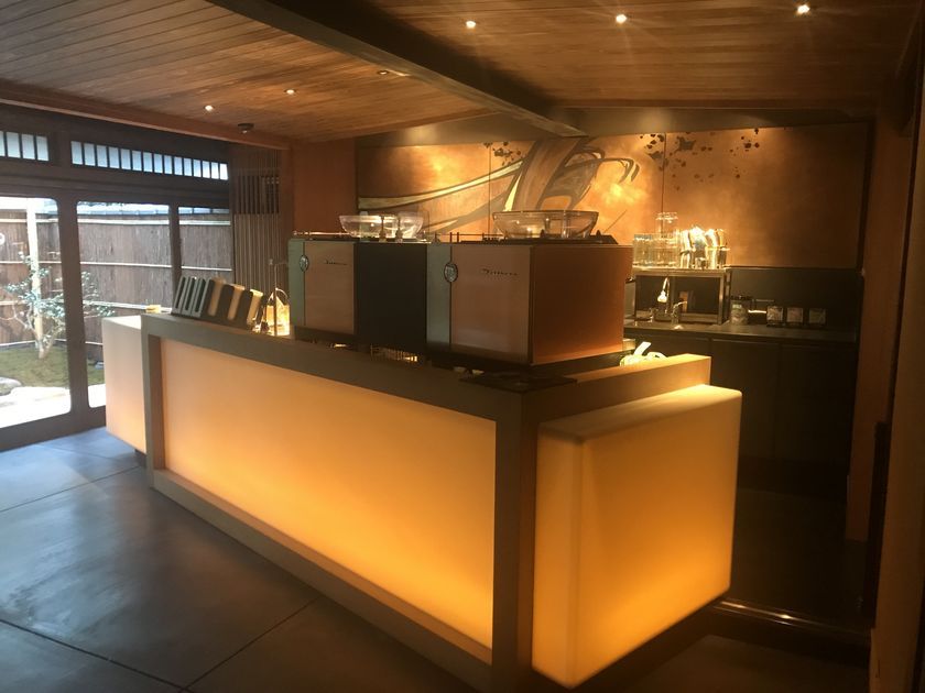 全球第一間榻榻米星巴克!Starbucks「京都二寧坂ヤサカ茶屋店」百年老屋裡品咖啡香 全球第一間榻榻米星巴克!Starbucks「京都二寧坂ヤサカ茶屋店」百年老屋裡品咖啡香