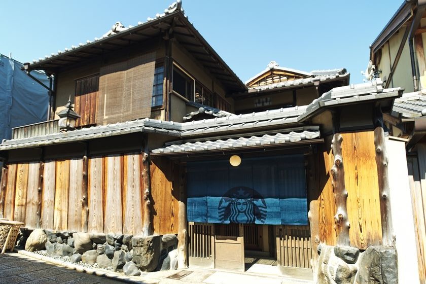全球第一間榻榻米星巴克!Starbucks「京都二寧坂ヤサカ茶屋店」百年老屋裡品咖啡香 全球第一間榻榻米星巴克!Starbucks「京都二寧坂ヤサカ茶屋店」百年老屋裡品咖啡香