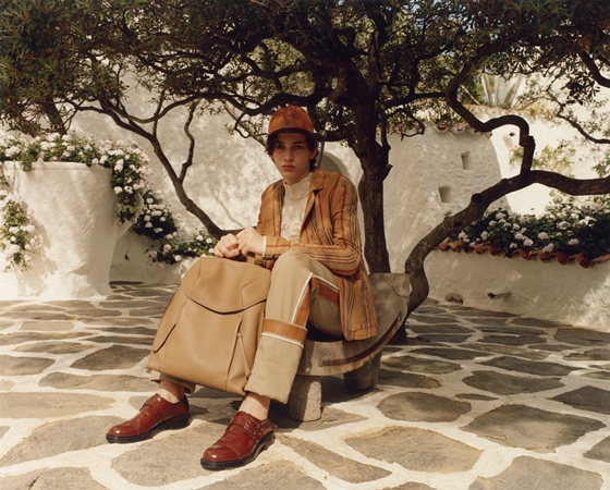 延續青少年的異想世界 LOEWE 2018春夏加入旅人的精神元素