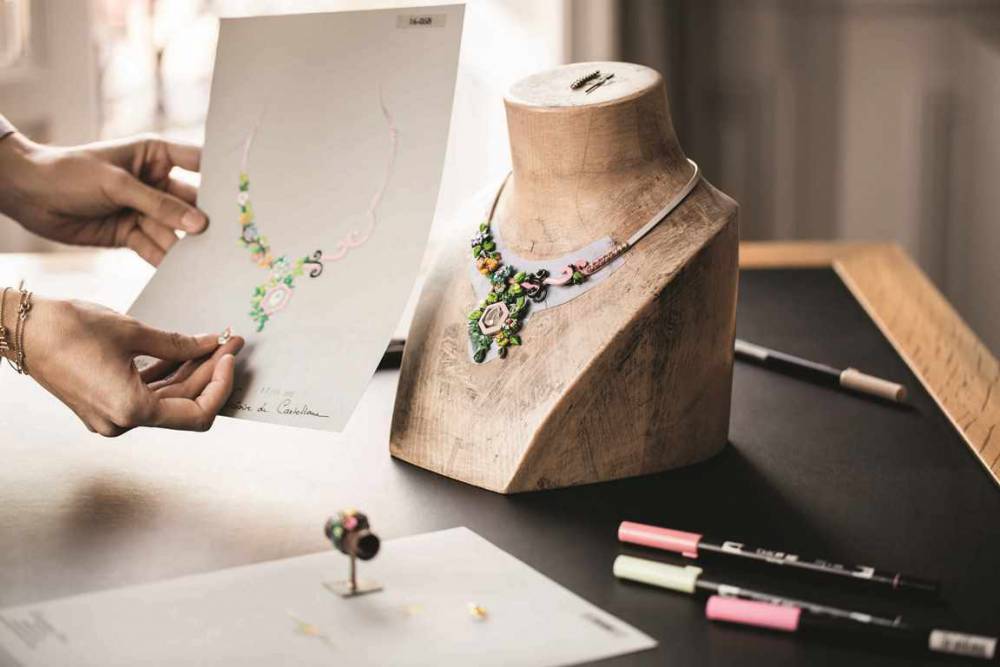 【影片】Dior把整座凡爾賽花園搬進珠寶裡！Victoire de Castellane展現精湛珠寶工藝