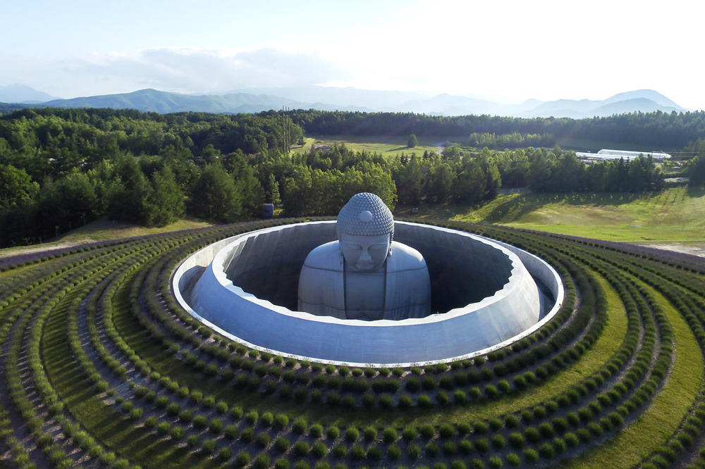 安藤忠雄操刀北海道「頭大佛」靈園!用15萬株薰衣草禪意設計將大佛藏起來 安藤忠雄操刀北海道「頭大佛」靈園!用15萬株薰衣草禪意設計將大佛藏起來