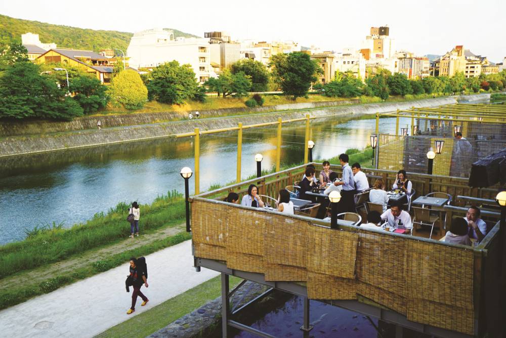 半澤直樹也愛的消暑好去處？！京都夏日限定鴨川納涼床