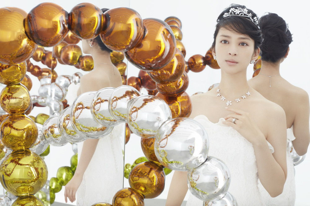 新生代日本女星武井咲登上銀座白石2017秋冬最新形象廣告