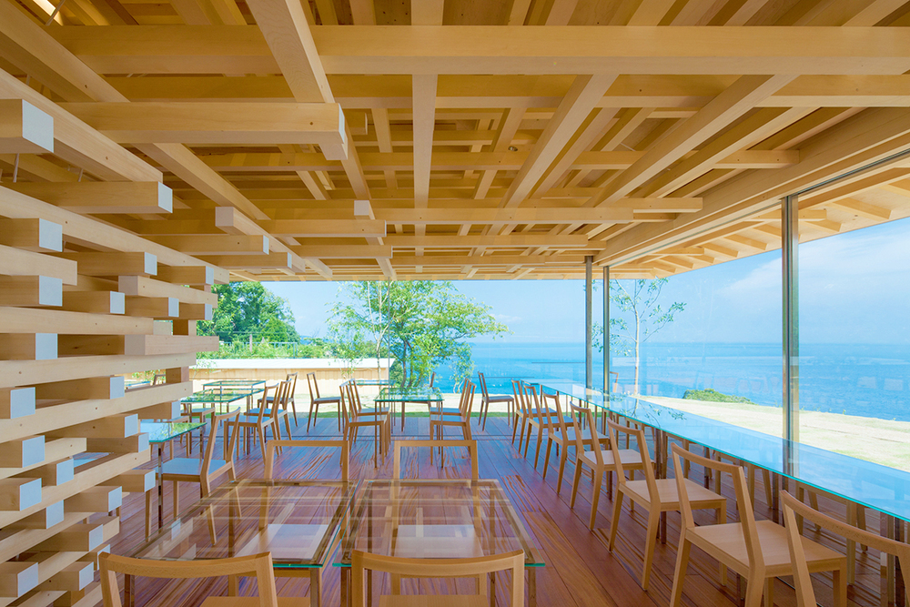 無敵海景+花園玻璃屋！建築大師隈研吾操刀日本熱海「COEDA HOUSE」如大樹般的咖啡廳